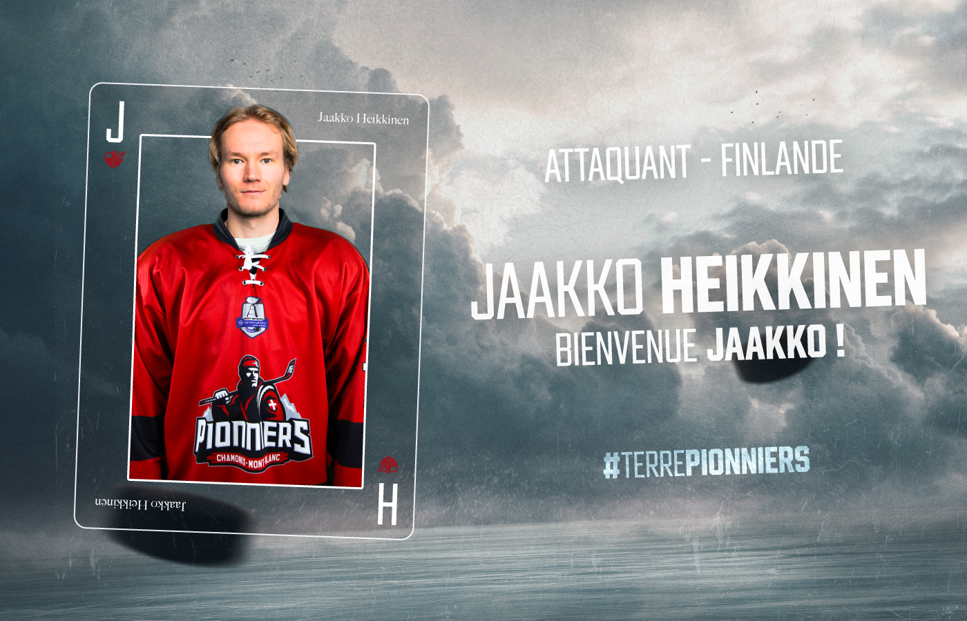 Heikkinen pose ses crosses à Chamonix
